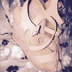 PINK VELVET HEELS! NEVER BEEN WORN !